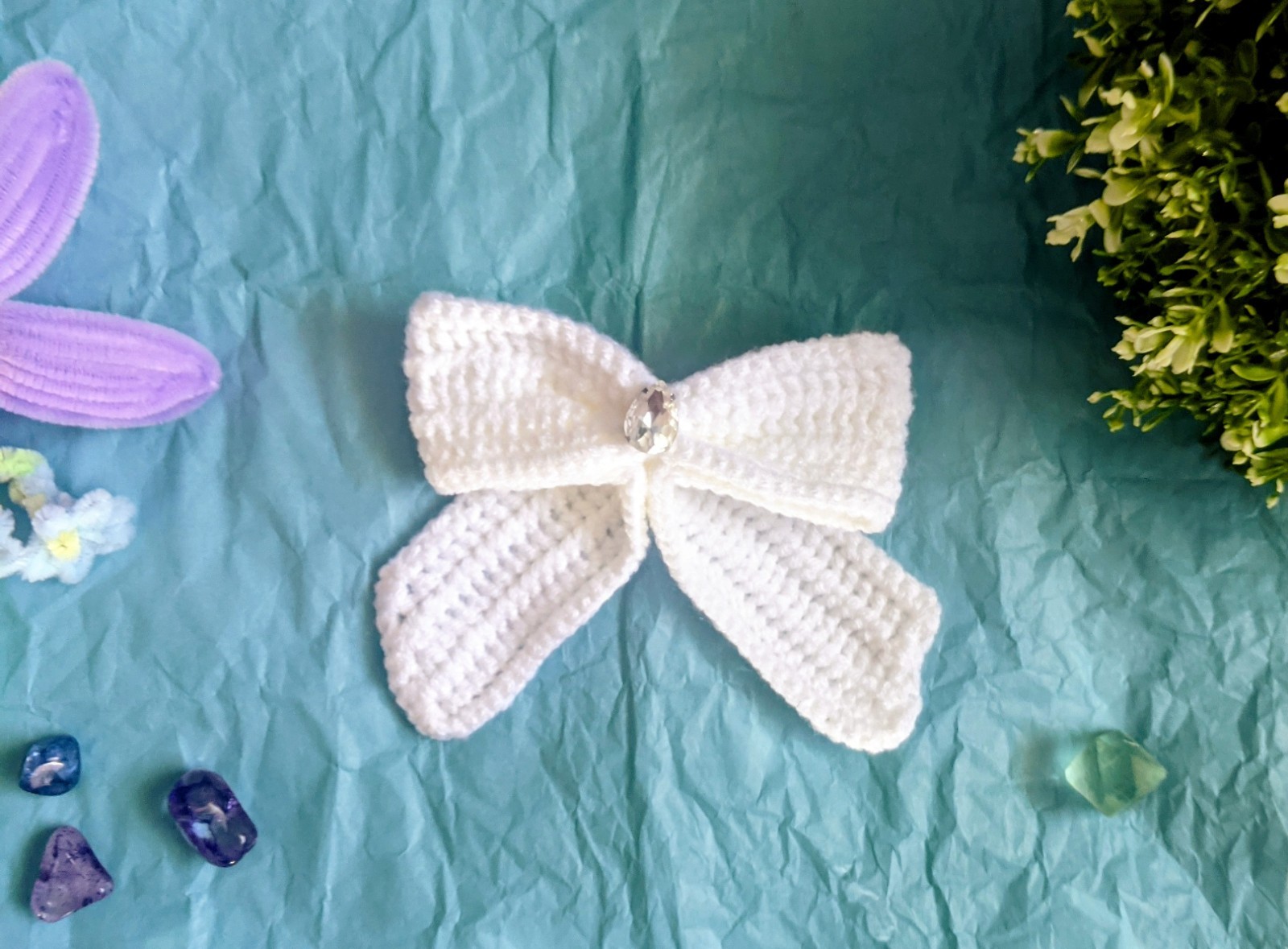 Handmade crochet, white hairbow, french beret clip, Coquette style.