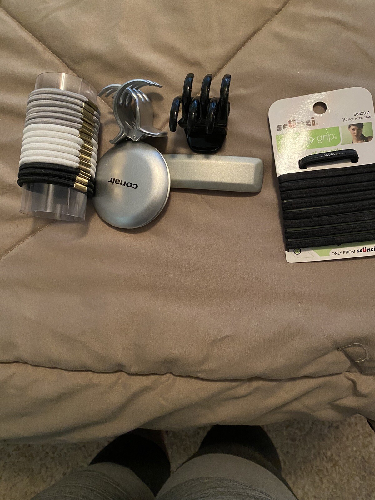 Lot of Hair Ties/clips/Brett And Compact – Modern