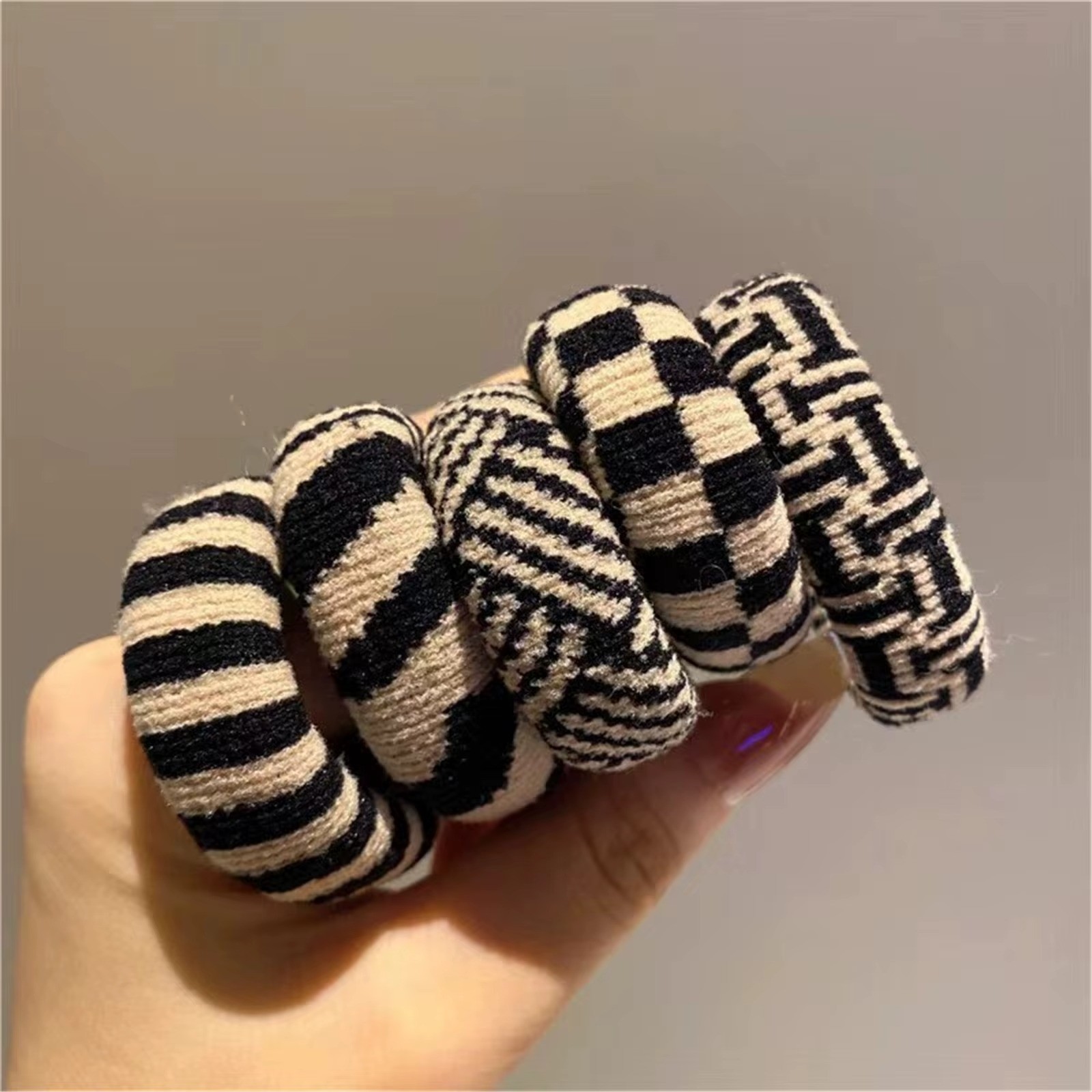 5PCS Korean High-Elasticity Seamless Hair Ties,Black and White Checkered Tracele